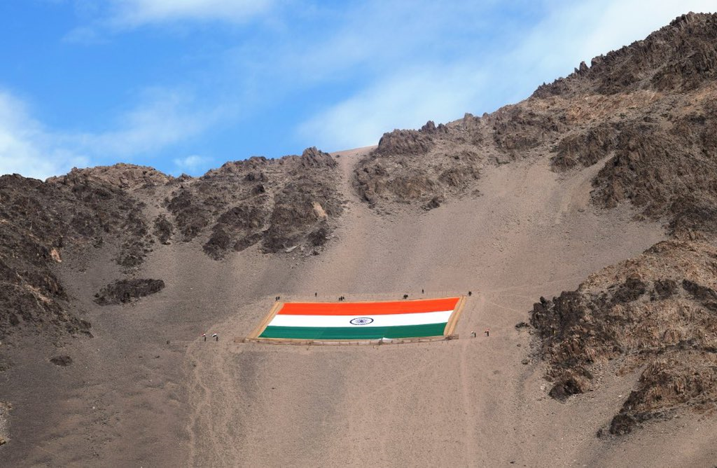 the worlds largest national flag made of khadi unfurled at leh by the indian army 2
