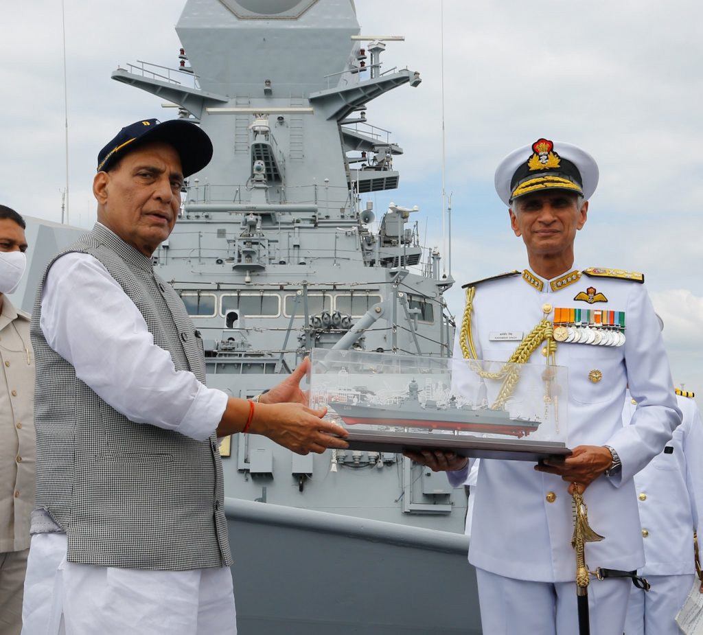 indian navy first stealth guided missile destroyer ins visakhapatnam 4
