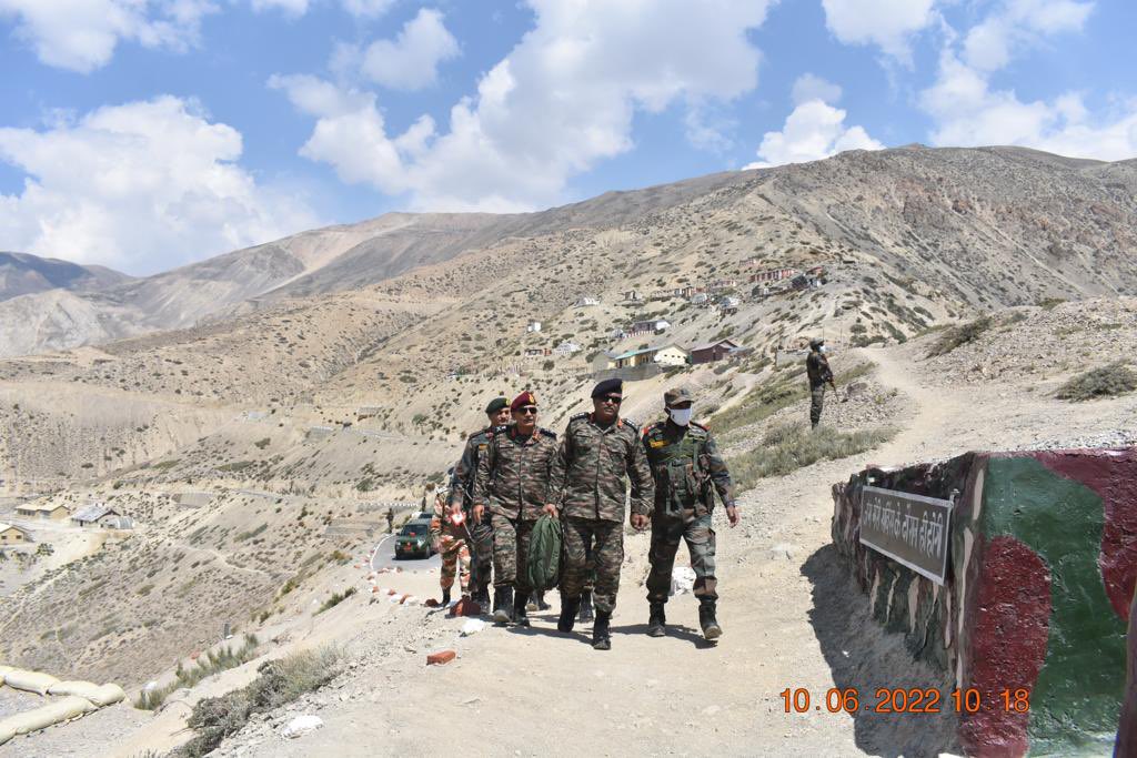 army chief reviews security situation along the lac 2