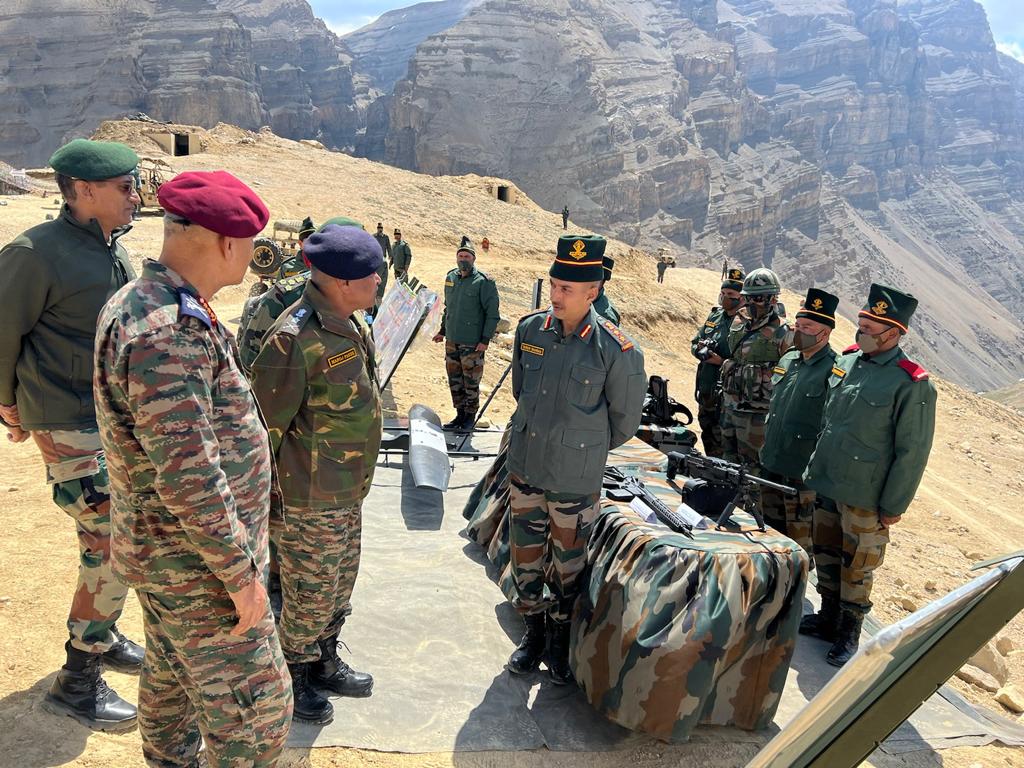 army chief reviews security situation along the lac 6