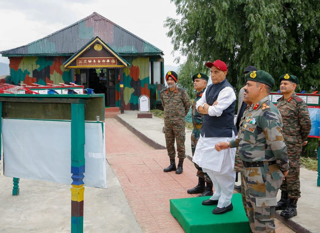 raksha mantri visited forward areas of jammu kashmir and reviewed security situation along the border 1