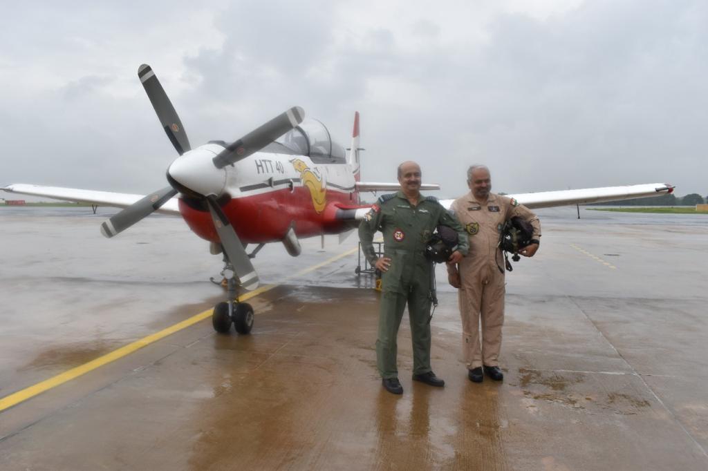 indian air chief marshal vr chaudhari flies indigenous aircraft in bengaluru 3