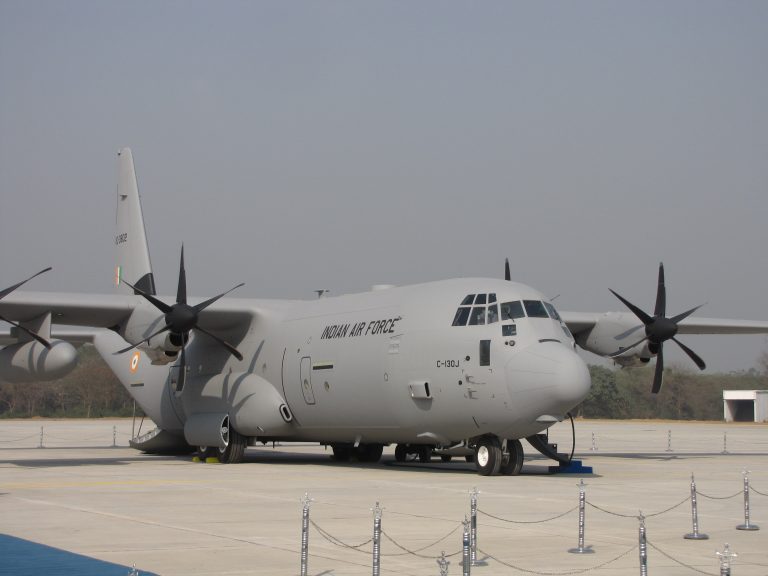 Comparison between C-17 Globemaster & C-130J Super Hercules And Which ...