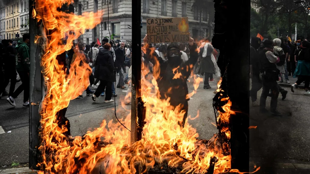 Clashes In France Against Pension Reforms By Macron Govt 1