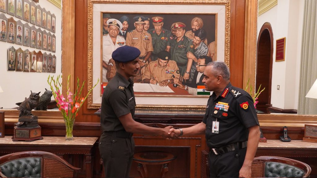 Army Chief honours Sepoy who saved Woman from drowning in Patiala 2