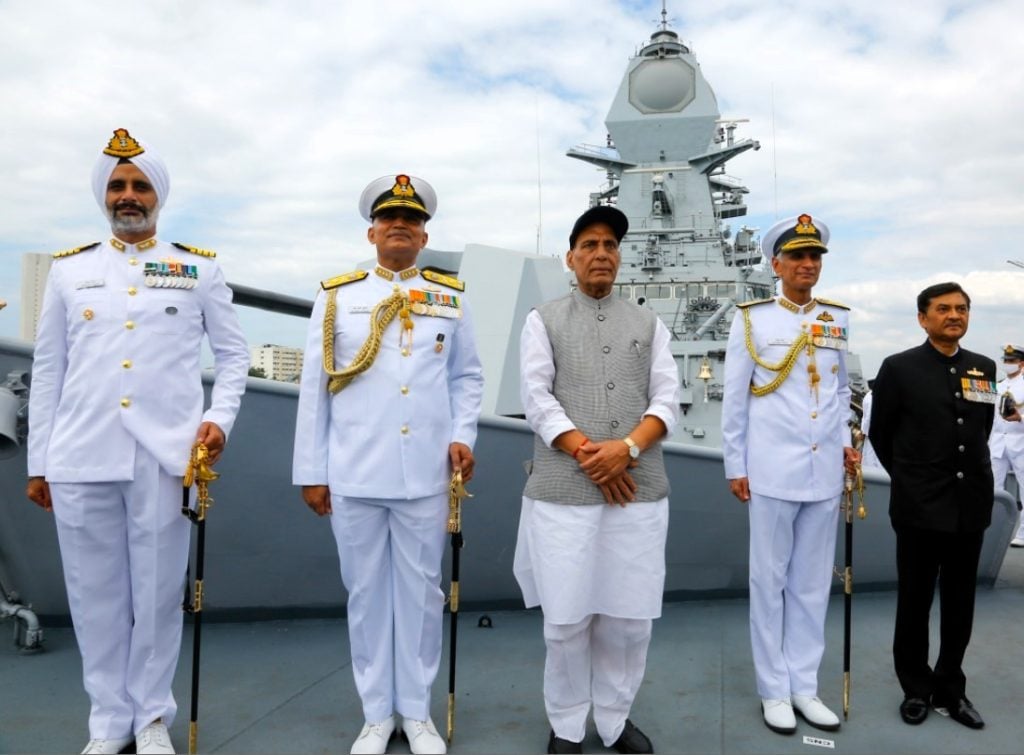 Indian Navy 10+2 (B.Tech) Cadet Entry With Defence Minister