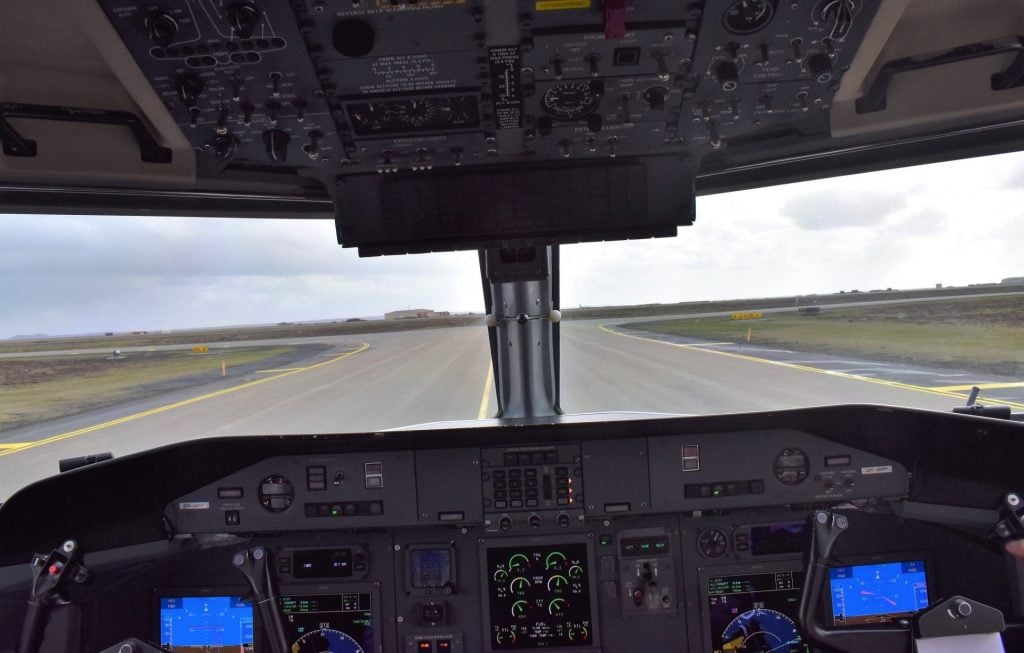 Airliner Horns cockpit aeroplane