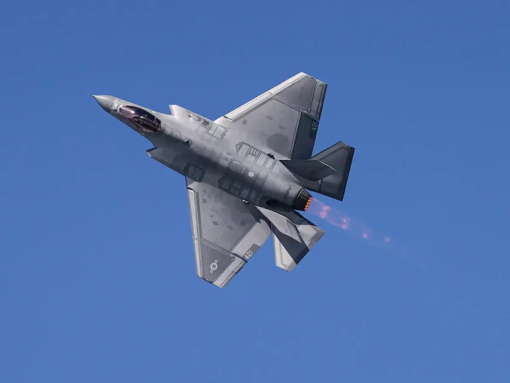 F35