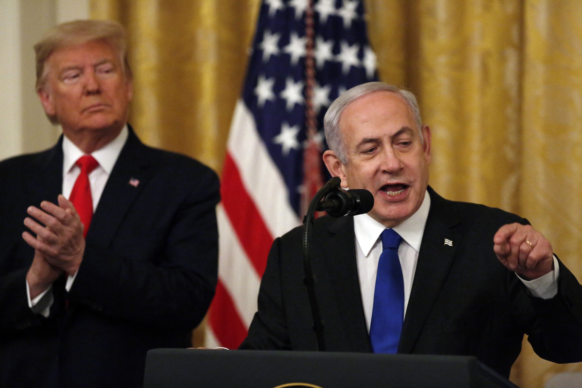 Netanyahu Gifts Trump Golden Pager Symbolizing Turning Point in War Against Hezbollah