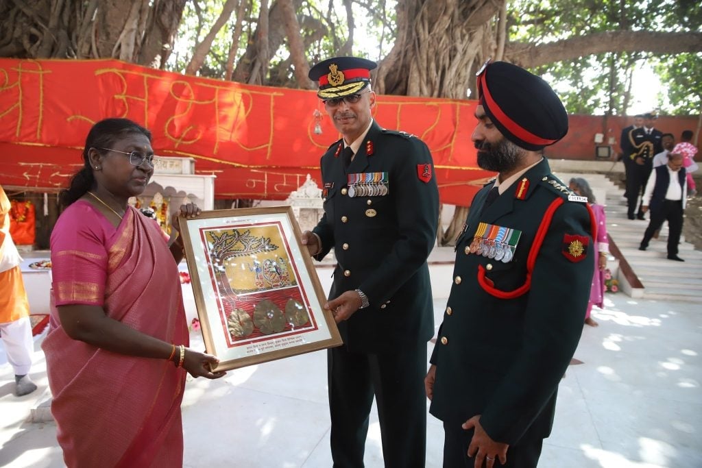 President Droupadi Murmu Visits Akshayvat Complex and Saraswati Koop in Prayagraj