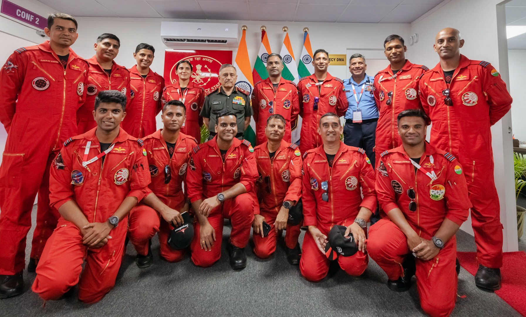 Suryakiran Aerobatic Team Meets CDS General Anil Chauhan, Celebrating Unity and Excellence in Indian Armed Forces