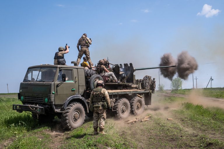 Ukraine Launches Fresh Offensive in Russian Kursk Region as Zelensky Praises Troops