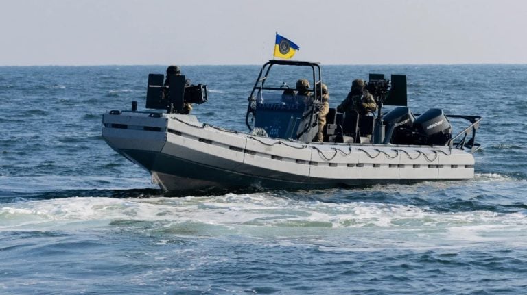 Ukrainian Military Intelligence Receives New T-12 Speedboat Through Charitable Initiative