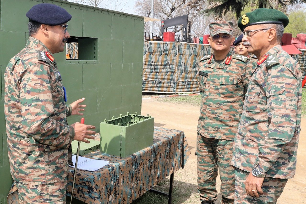 Army Commander Reviews Operational Preparedness and Indigenous Equipment Integration in Srinagar