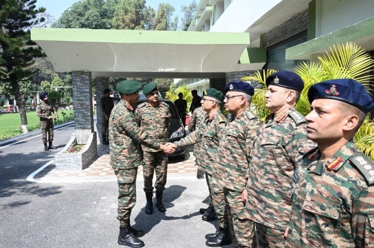 Army Commander Reviews Operational Preparedness of Garud Division