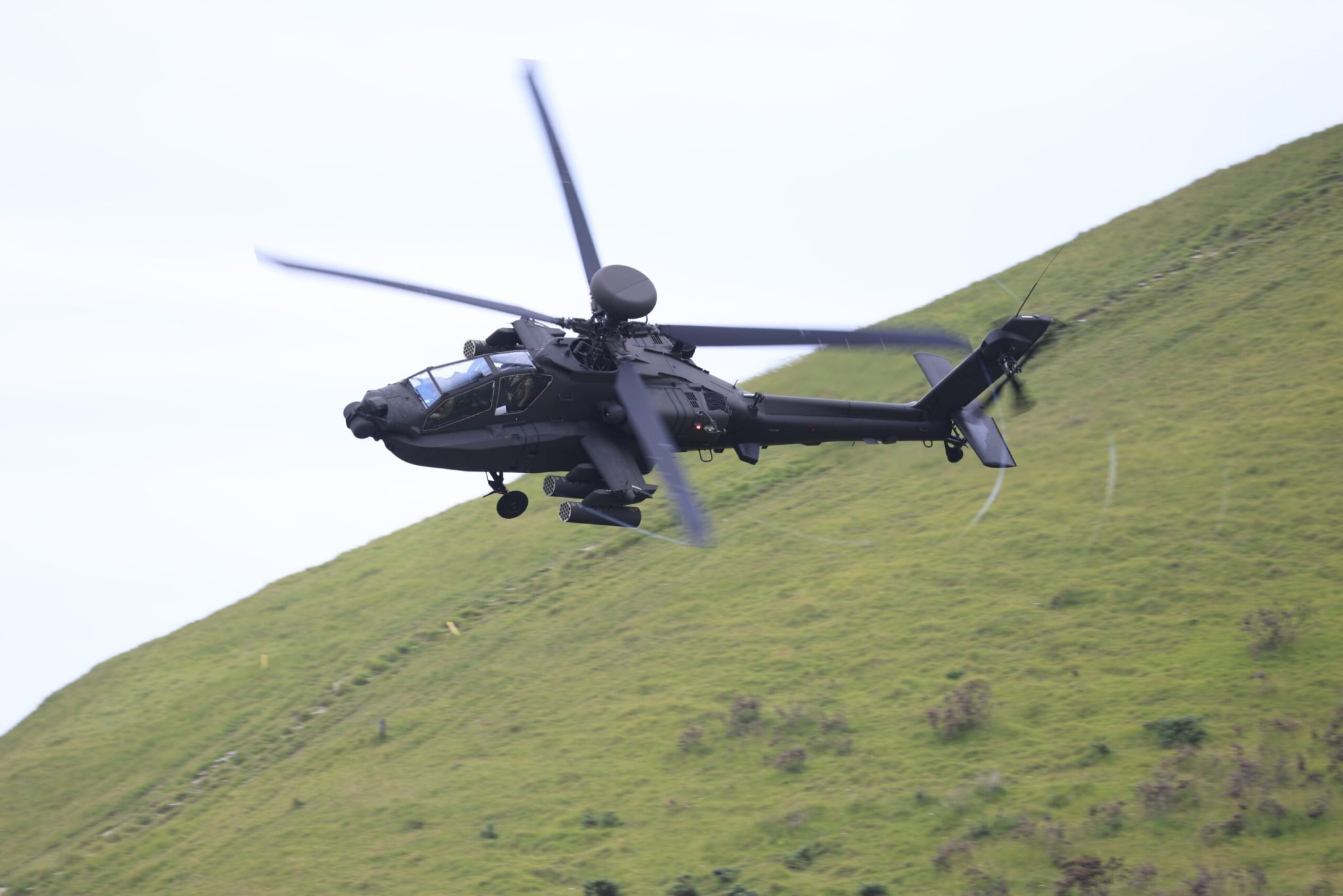 Boeing Delivers Final AH-64E Apache Helicopter to British Army ...