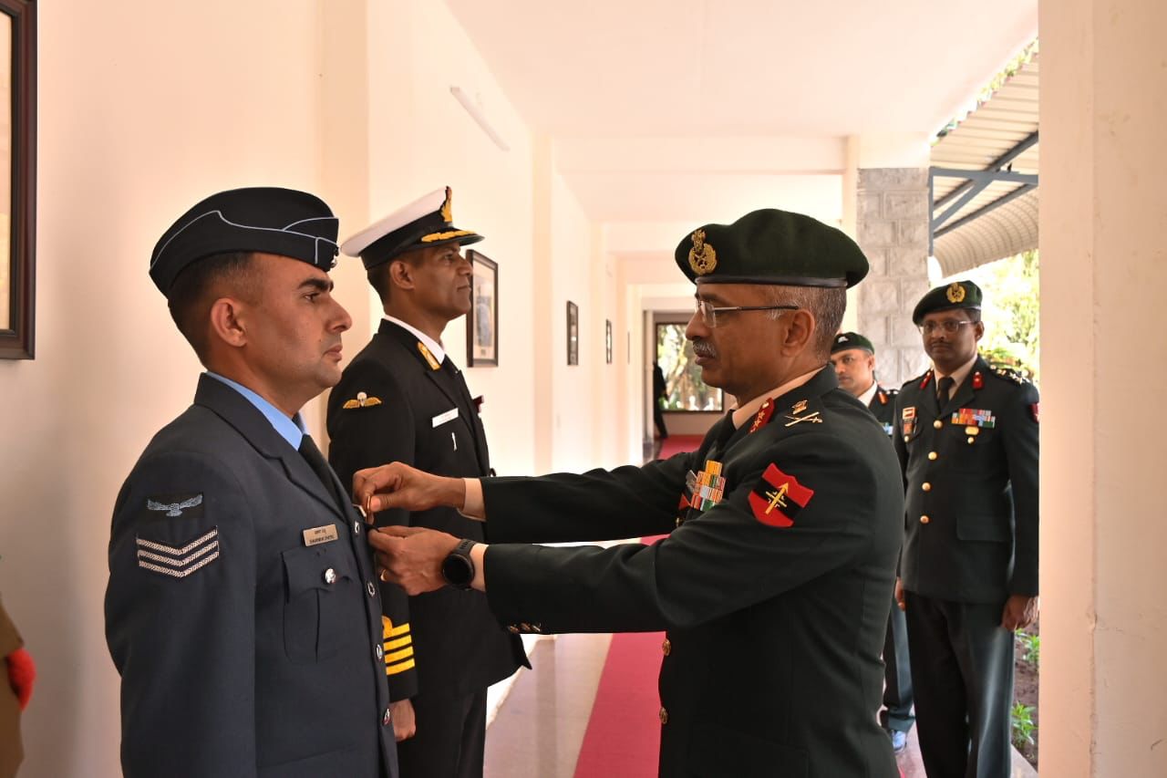 Lieutenant General MV Suchindra Kumar Addresses Operational Dynamics at Defence Services Staff College