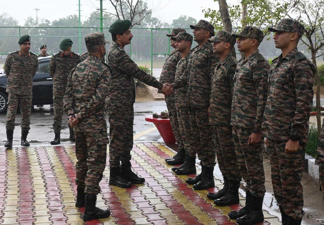 Lt Gen Nagendra Singh Visits Laalgarh Jattan Military Station to Assess Operational Readiness of Chetak Corps