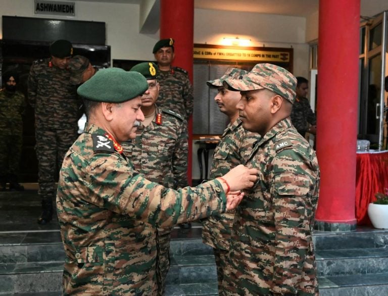 Army Chief Visits White Knight Corps to Assess Operational Readiness Amid Rising Tensions in Kashmir