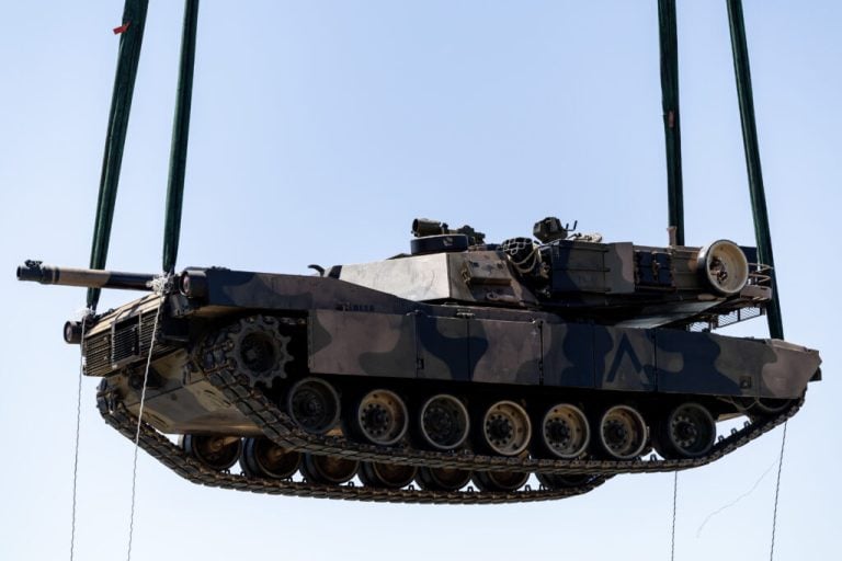 Australia Sends M1A1 Abrams Tanks to Ukraine Amidst Russian Invasion