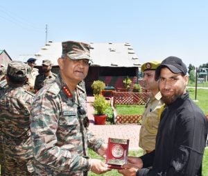 Chinar Corps Commander Reviews Security Situation in South Kashmir, Commends Anti-Terror Operations