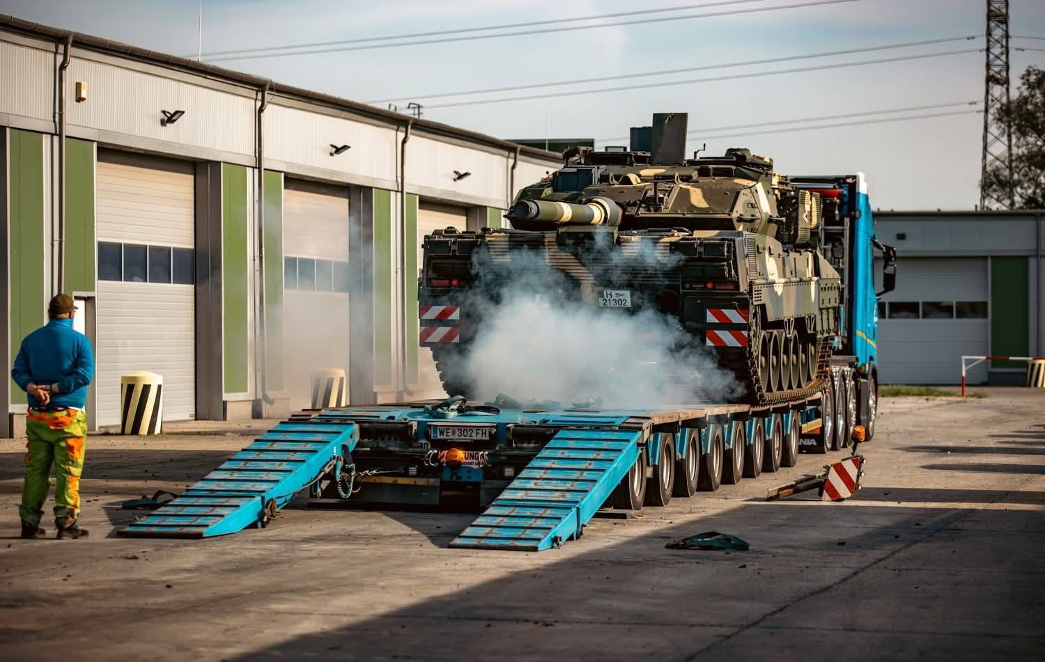 Hungarian Defence Forces Receives Leopard 2A7HU Tanks and Leguan 2HU Bridge Vehicles