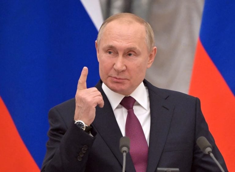 Putin Proposes Direct Negotiations with Ukraine Amid Ceasefire Tensions