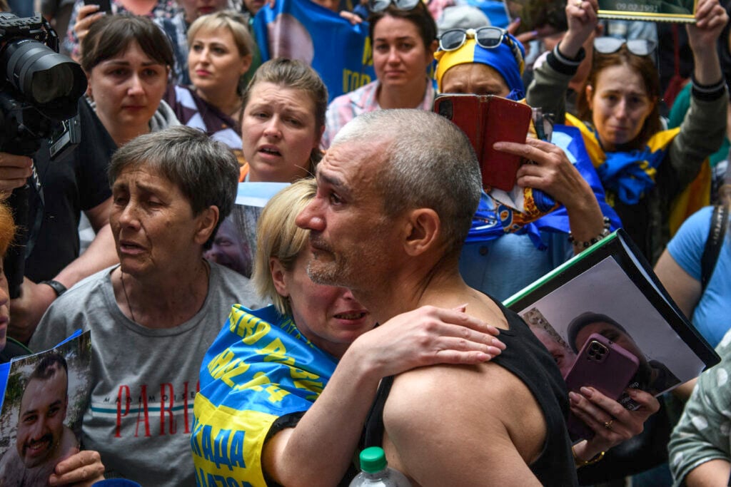 Russia and Ukraine Complete Largest Prisoner Swap, Exchanging 1,000 Combatants