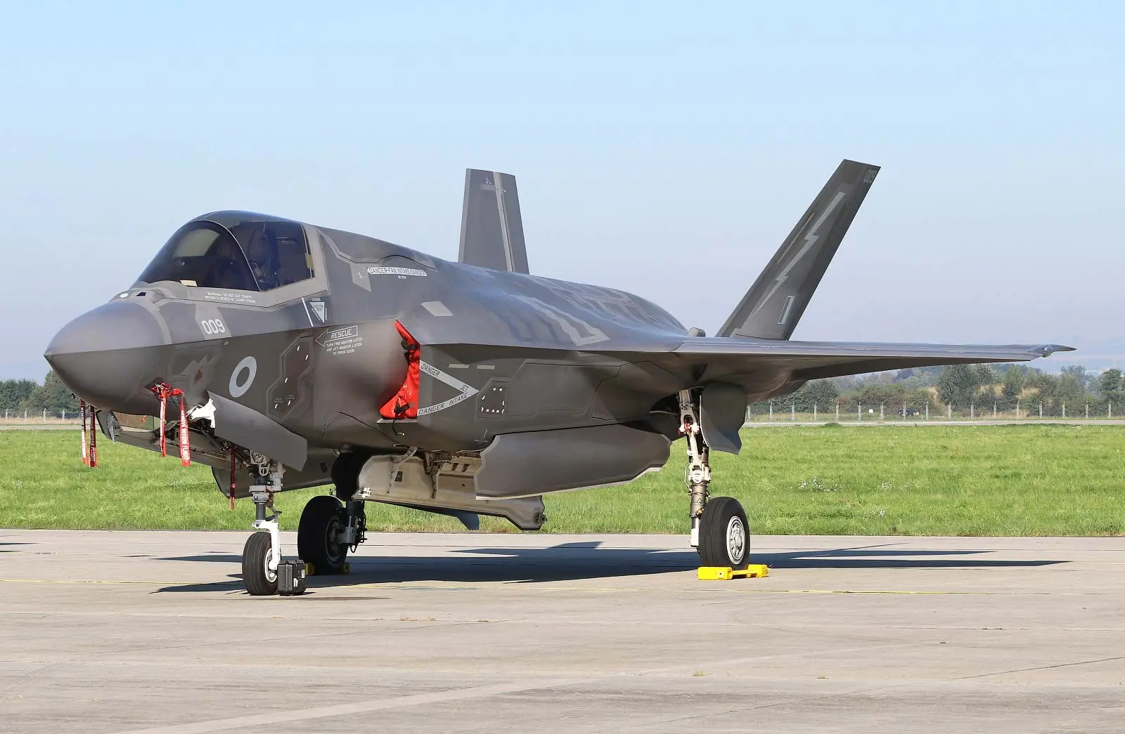 British F-35 Lightning II Stealth Fighter Makes Emergency Landing in India Due to Fuel Shortage