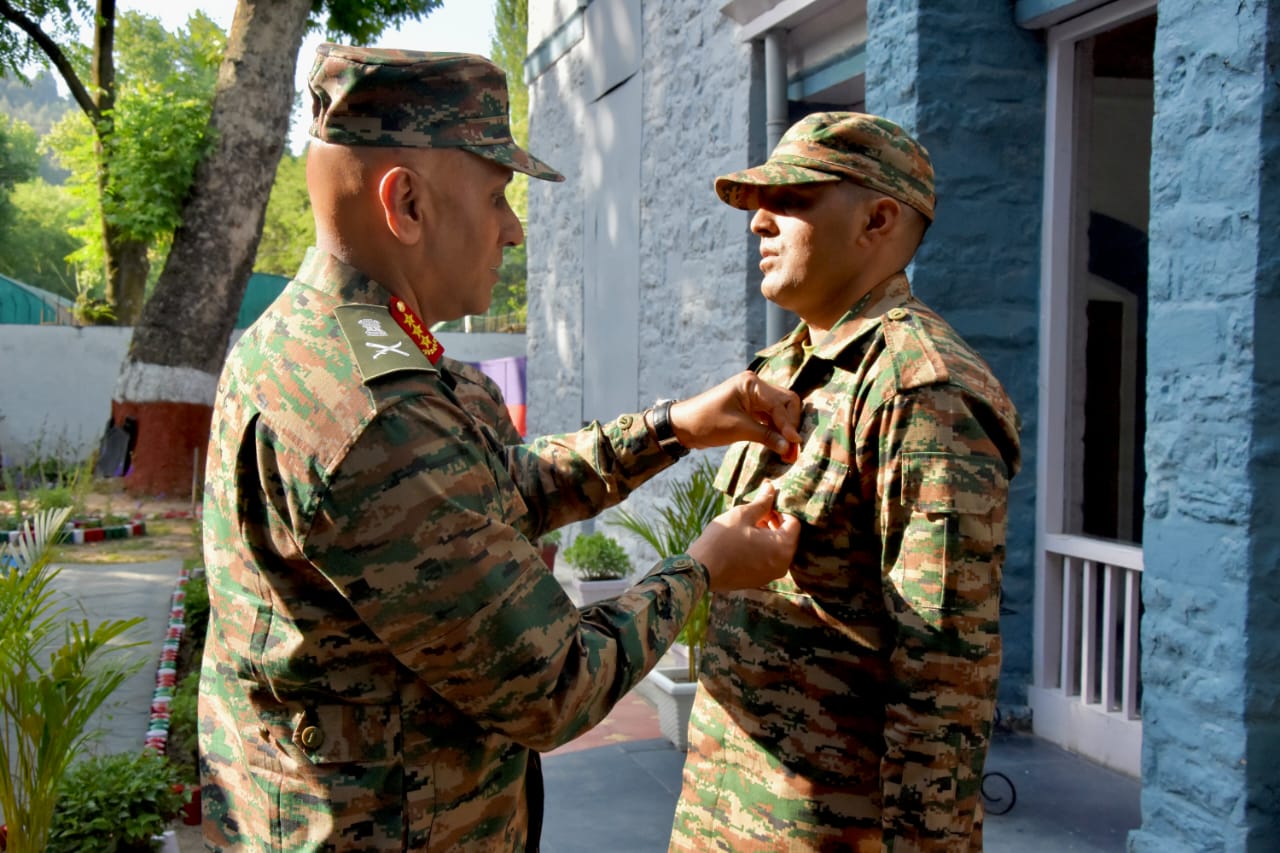 Lieutenant General Pratik Sharma Assesses Security Readiness of Chinar Corps in Srinagar