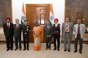 President Droupadi Murmu Holds Key Meeting with Senior Military Leaders at Rashtrapati Bhavan