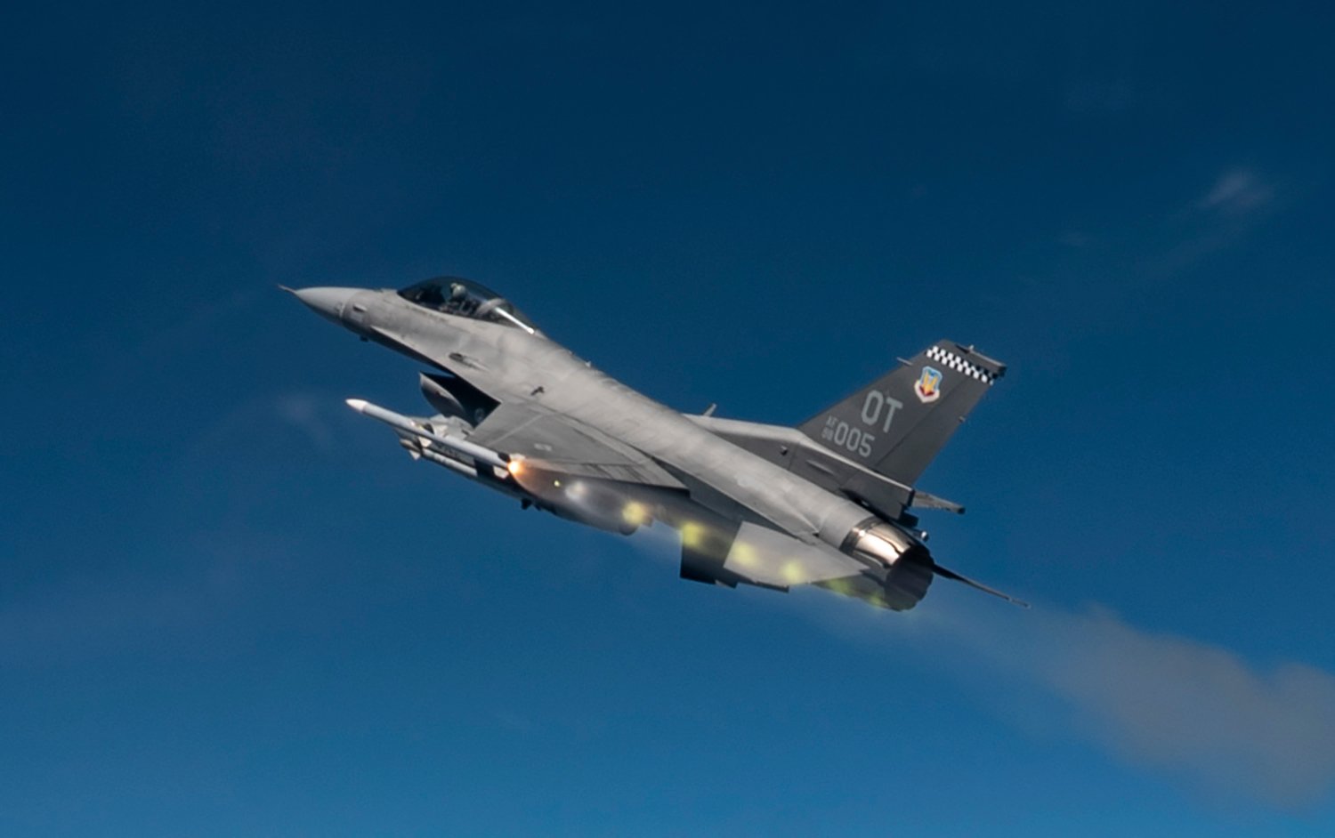 US Approves Sale of 70 AMRAAM Missiles to Italy