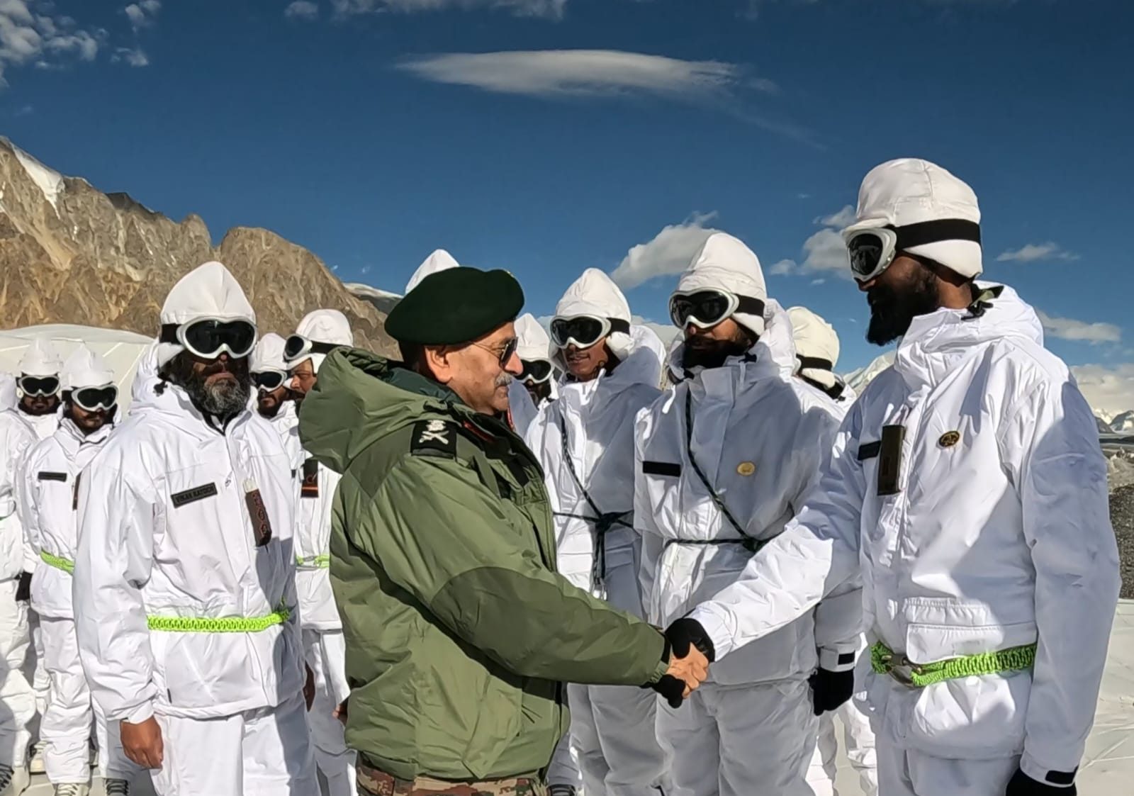 General Upendra Dwivedi's Emotional Reunion with Troops in Siachen