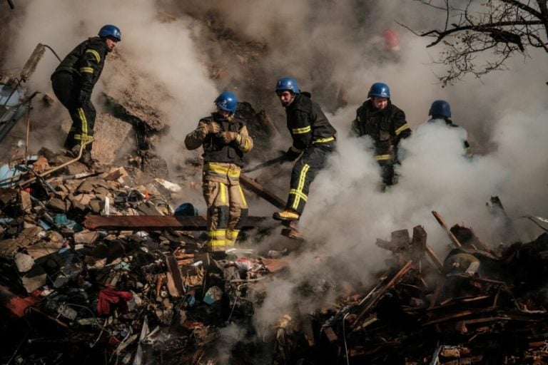 Russian Strikes on Kyiv Wound 11 as Tensions Escalate