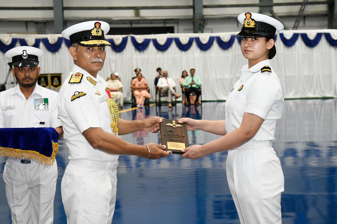 Sub-Lieutenant Aastha Poonia Becomes First Woman Fighter Pilot in Indian Navy