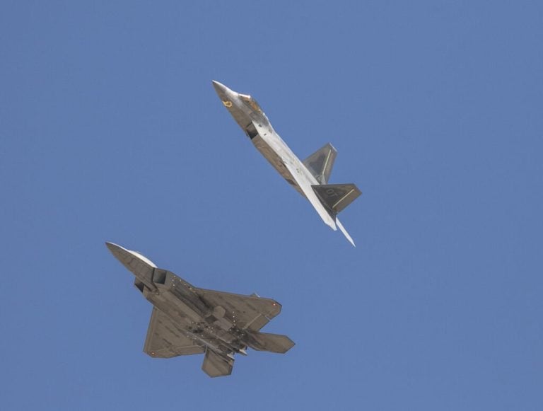 US Air Force to Upgrade F-22 Raptors for Midflight Control of Unmanned Aerial Systems