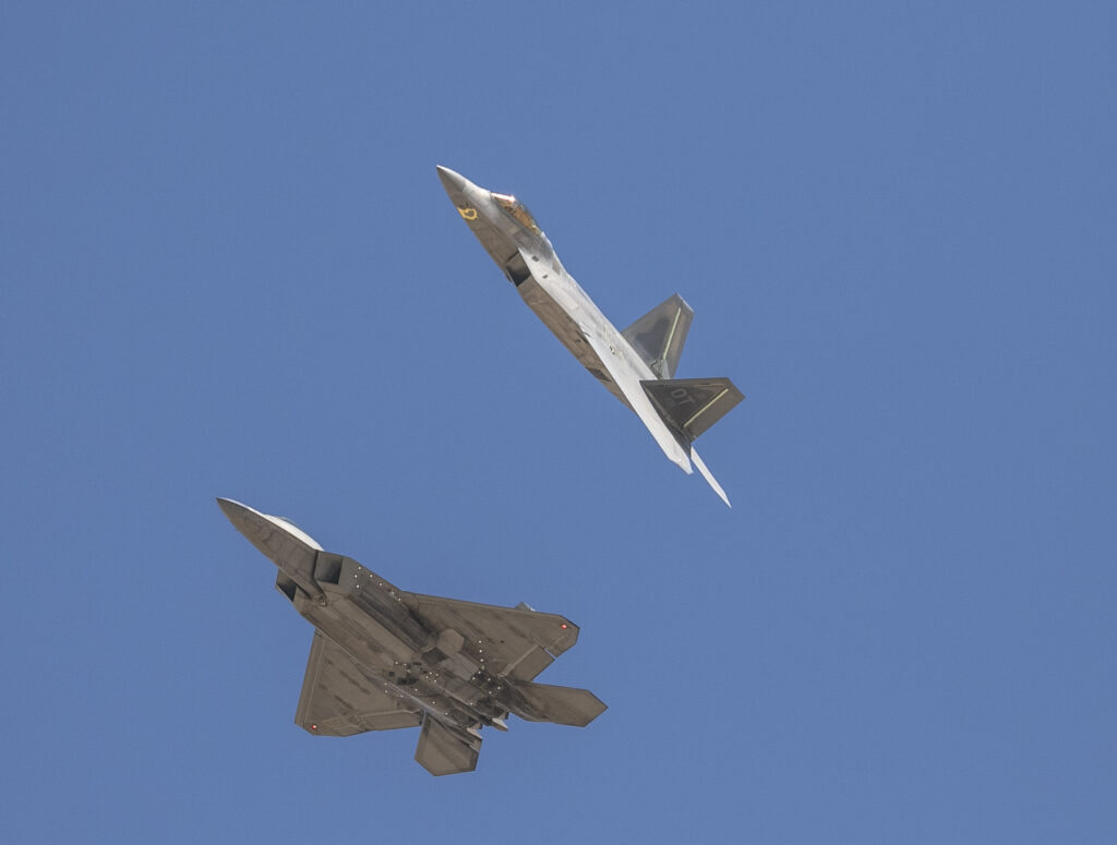 US Air Force to Upgrade F-22 Raptors for Midflight Control of Unmanned Aerial Systems