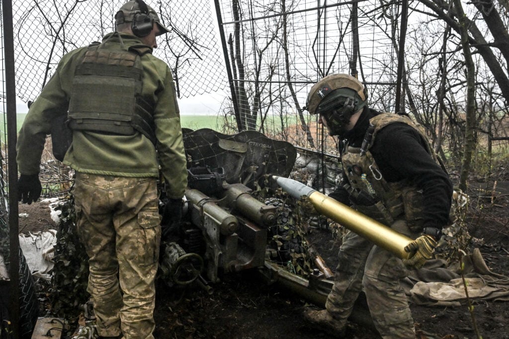 White House Halts Key Weapons Shipments to Ukraine Amid Policy Shift