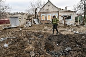 Kyiv and Moscow Exchange Drone Strikes Ahead of Zelensky's U.S. Visit
