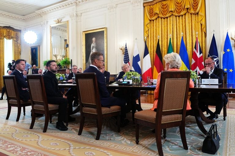 Lavrov Accuses West of Blocking Ukraine Peace Talks Amid Diplomatic Stalemate
