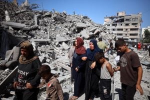 Palestinians Flee Gaza City Amid Intensified Israeli Offensive and UN Genocide Allegations