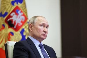 Russia Pauses Peace Talks as Zelensky Warns of Ongoing Invasion Threat