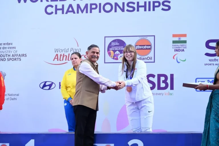 COAS Fecilitates a Para Winner