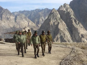 Lt Gen Hitesh Bhalla At Siachen Brigade