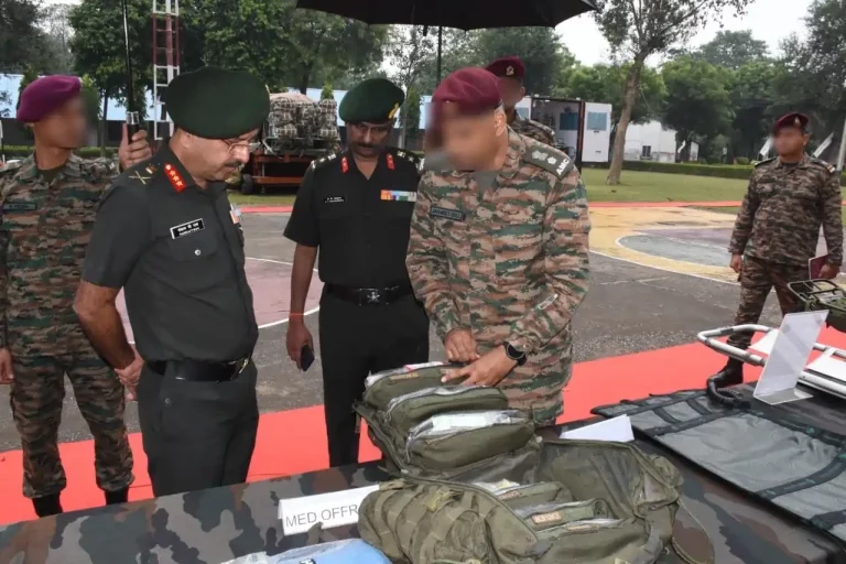 Lt Gen Pankaj P Rao Visits 60 Para Field Hospital of Shatrujeet Brigade