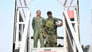 Squadron Leader Shivangi Singh Clicks Picture with President Droupadi Murmu after Rafale Sortie at Ambala