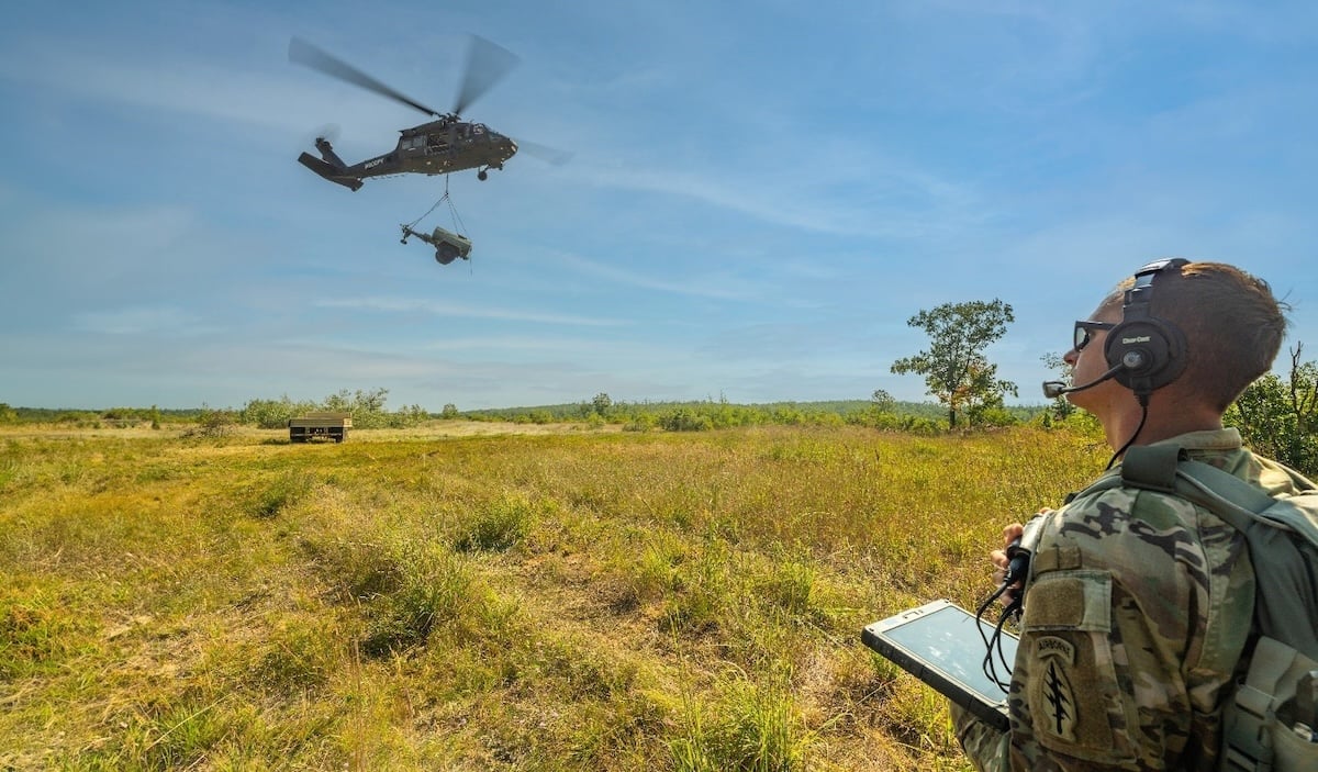 US Soldier Operates Autonomous Black Hawk Helicopter in Military Exercise