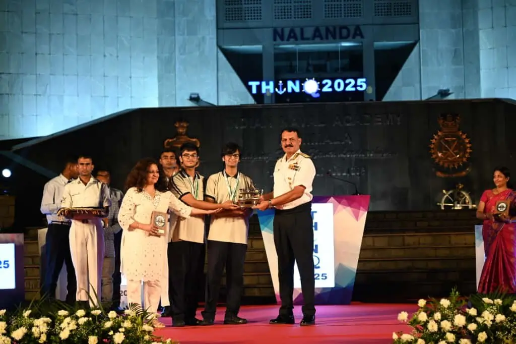 Admiral DK Tripathi Awarding Students