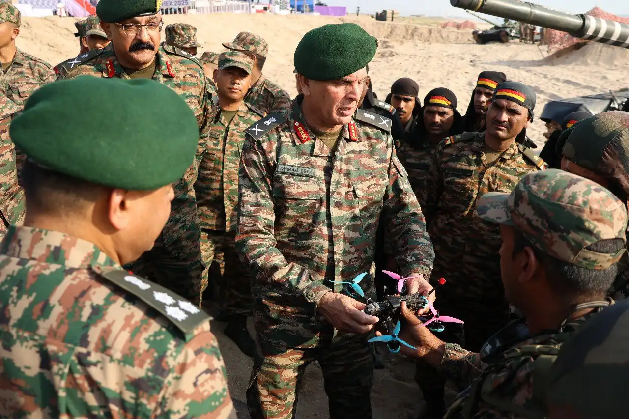 Lieutenant General Dhiraj Seth Reviews Culminating Phase of Exercise Trishul at Madhavpur Beach