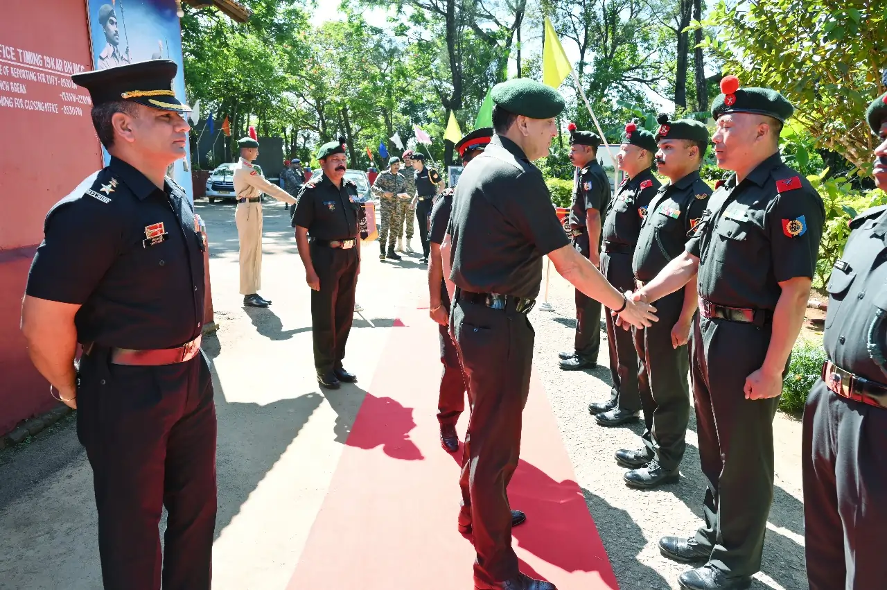 Lt Gen Dhiraj Seth Shaking Hands